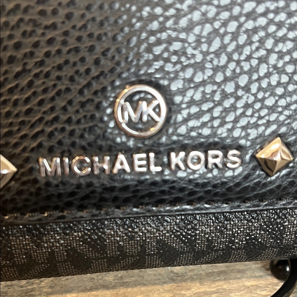 MICHAEL KORS JET SET TRAVEL - MK Signature Leather Studded -Large Trifold Wallet - Picture 2 of 10